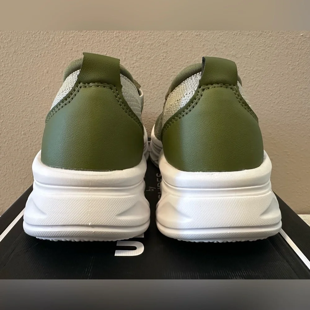 J/Slides Sneakers/Running Shoe - NIB